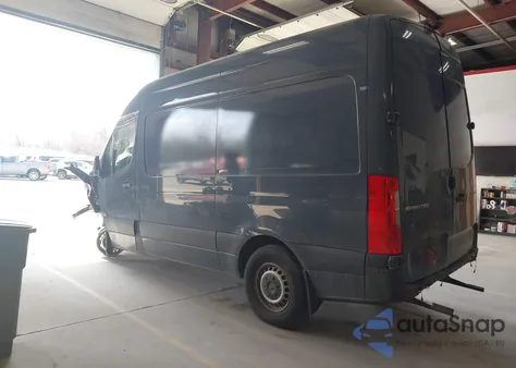 2019 Mercedes-Benz Sprinter 2500 High Roof V6/Standard Roof V6 z USA, uszkodzony, nr VIN WD4PF0CDXKP103244